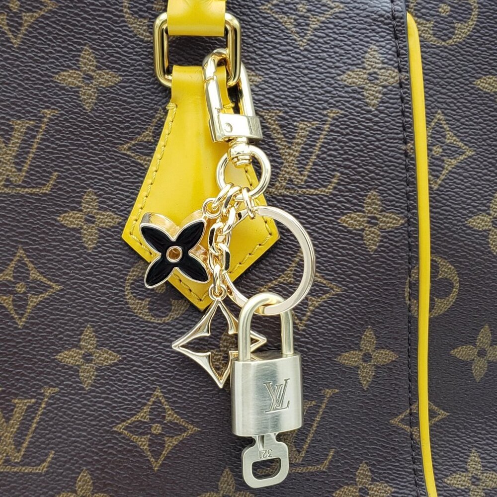 Louis Vuitton Gold Padlock Key 🔒 Authentic LV Charm + Unbranded Flower Keychain - Picture 2 of 8